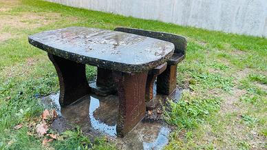 Tavolo e sedie in porfido arredo giardino