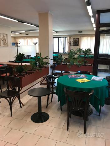 Locale privato arredato, bar e cucina attrezzati