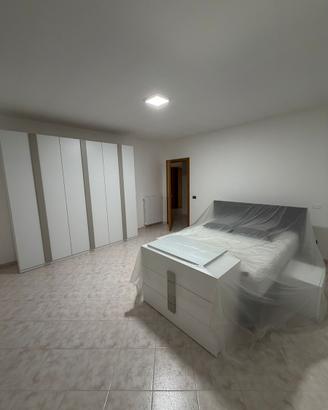 Camera da letto completa moderna