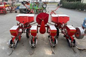 Seminatrice pneumatica da mais marca PIGOLI a 4 fi