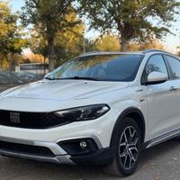 FIAT Tipo 1.5 Hybrid DCT 5 porte Cross