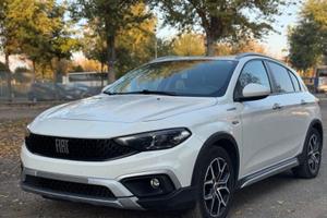 FIAT Tipo 1.5 Hybrid DCT 5 porte Cross