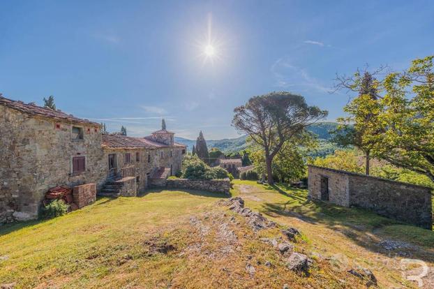 Borgo storico in posizione isolata con vista merav