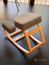 Sedia ergonomica con inginocchiatoio a dondolo