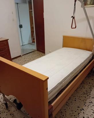 Letto ospedaliero elettrico a 3 snodi / 4 sezioni