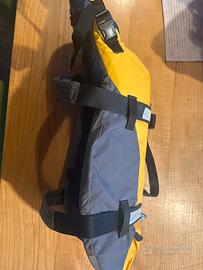 Imbragatura gallegiante per cane di media taglia