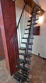 Scala dritta salvaspazio in legno e metallo