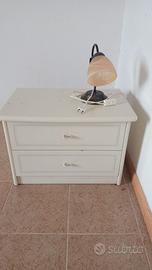 n.2 comodini in legno