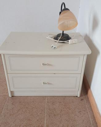 n.2 comodini in legno