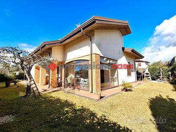 Pedara Bassa - Villa Singola con Giardino