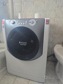 lavatrice Hotpoint Ariston della linea Aqualtis.