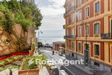 CHIAIA - CENTRALE - AMPIO - TERRAZZO