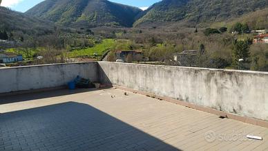 Bilocale con terrazzo e garage
