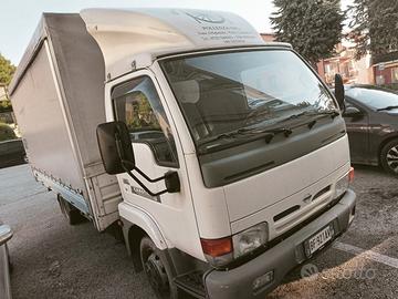 Nissan cabstar patente B con cassone lungo