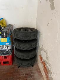 4 gomme invernali Hankook 185/65 raggio15 + cerchi