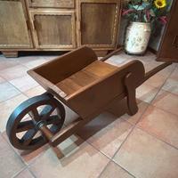Carriola da giardino in legno
