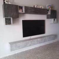 Parete attrezzata e ingresso