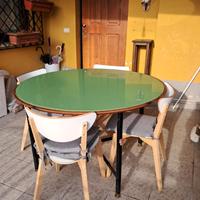 Tavolo con sedie