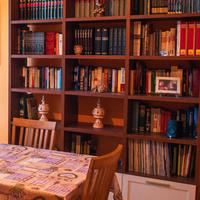 Elegante libreria in legno massello