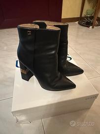 Stivaletti Guess