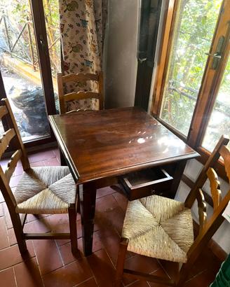 Tavolo cucina con sedie