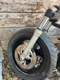 Ruota con gomma anteriore Phantom f12