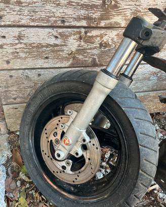 Ruota con gomma anteriore Phantom f12