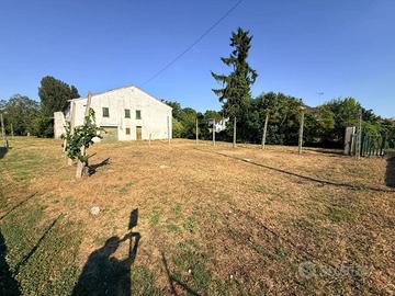 Villa di 300 m² con più di 5 locali a Borgo Mantov