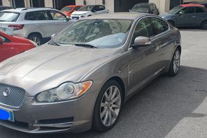 Jaguar XF 2.7d - premium luxury 
