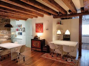 APPARTAMENTO ALL' ULTIMO PIANO IN CENTRO PEDONALE