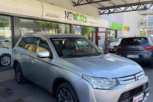 MITSUBISHI OUTLANDER 2.2 DI-D 4WD INSTYLE 7posti