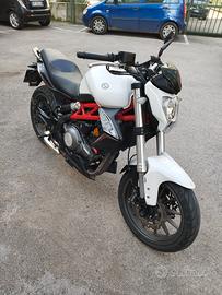 Moto Benelli 302