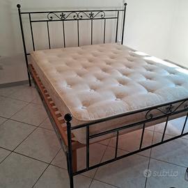 Letto matrimoniale in ferro battuto