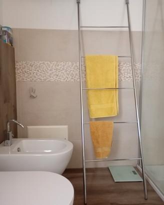 Porta asciugamani/biancheria da bagno