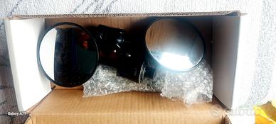 Specchietti laterali per moto.