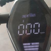 Monopattino elettrico Aprilia ESRZ 