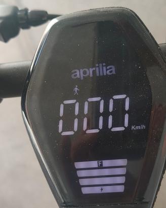 Monopattino elettrico Aprilia ESRZ 