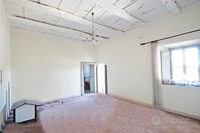 Rustico / Casale di 520 m² con più di 5 locali e b - Vista 4