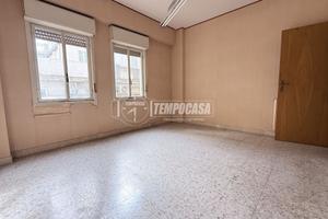 Ampio quadrilocale in zona servita, versatile e lu