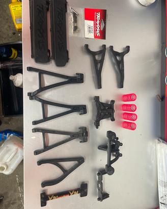 Smembro pezzi traxxas e revo 2