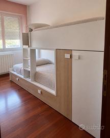 Letto a castello c/o armadio e cassettoni