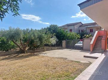 5 LOCALI A SELLIA MARINA