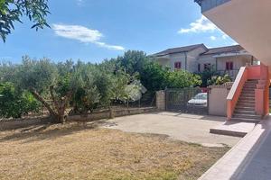 5 LOCALI A SELLIA MARINA