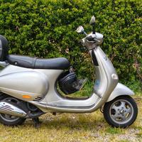 Vespa 150cc. ET4