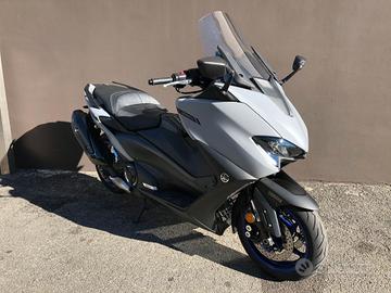 Yamaha TMAX 560