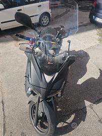 YHAMAHA XMAX250  MOMODESIGN
