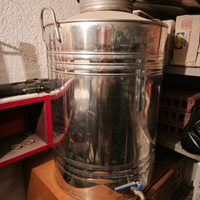 Bidone in acciaio con rubinetto