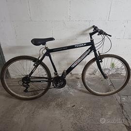 Mountain Bike nero, per uomo e per donna