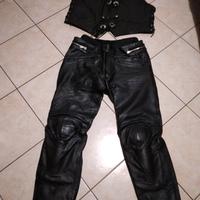 pantaloni in pelle per moto