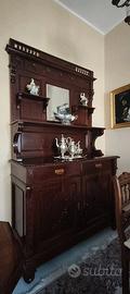 Credenza antica con alzata e specchio